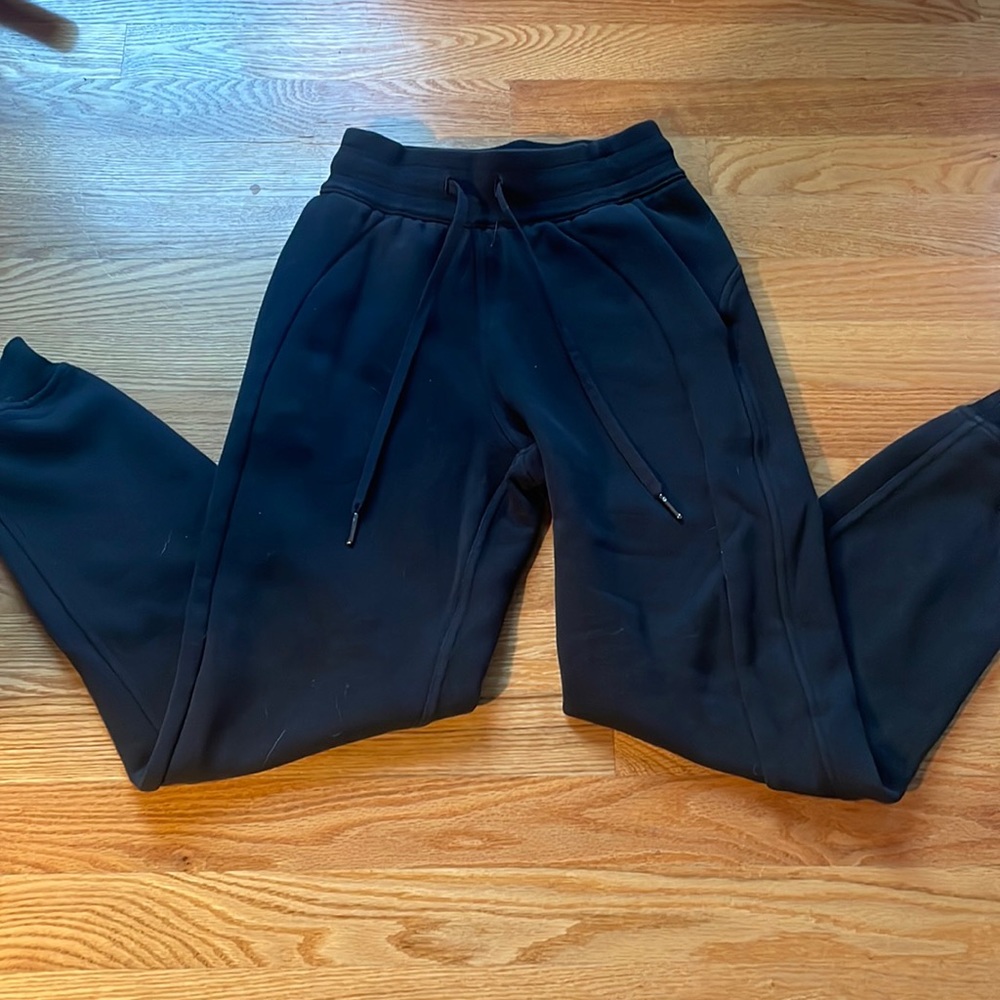 Lululemon Black Scuba Joggers 25”